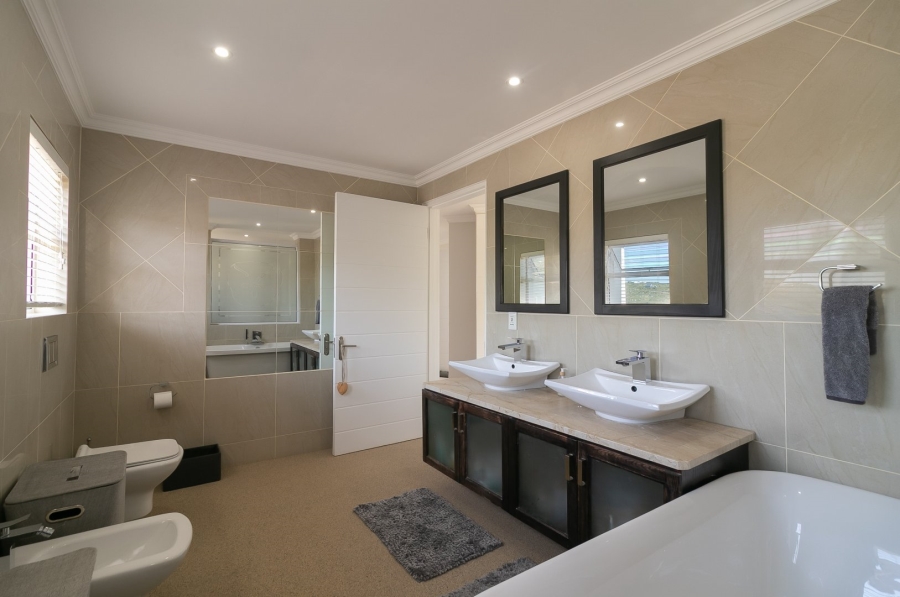 6 Bedroom Property for Sale in Pezula Golf Estate Western Cape